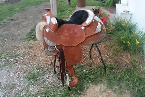 trail\pleasure WESTERN LEATHER SHOW SADDLE 16'' WITH GIRTH AND ACESSORIES