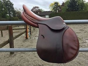 17" Antares Saddle in Excellent Condition