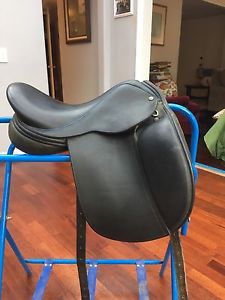 N2 Dressage Saddle Kids/Youth 15inch Perfect Condition