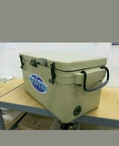 *PRICE DROP**70QT Icey -Tek cooler Tan L34W17H18 FREE SHIPPING