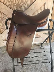 Lovatt & Ricketts Dressage Saddle 16" in excellent condition