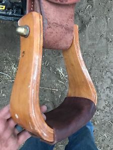 NRS team roping saddle with impact gel pad
