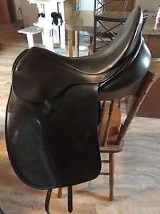 17" N County Competitor 2000 Dressage Saddle