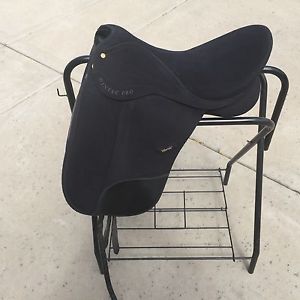 Wintec Pro Isabell Werth Edition Dressage Saddle, 17.5", Excellent Condition