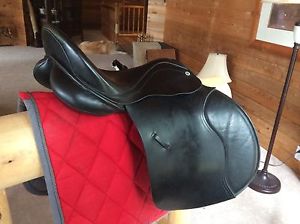 17.5" CLIFF BARNSBY GP SADDLE, BLACK, XXW