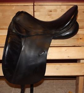 17.5" M Stubben Genesis Dressage saddle, black, medium tree, large knee blocks