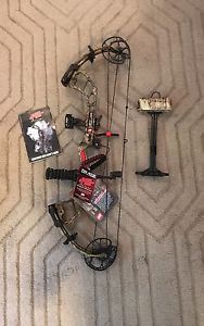 PSE  Bow Madness 32 70#, rest, sites, quiver, arrows, peep site, stabalizer