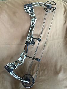Mathews No Cam HTX compound bow RH in SNOW CAMO
