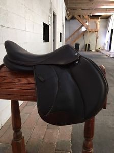 2015 17.5" Stuttgart Voltaire Buffalo Saddle- Excellent Used Condition