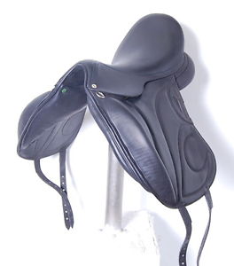 18" DEVOUCOUX LOREAK DRESSAGE SADDLE (S28009924) EXCELLENT CONDITION!! -XVD