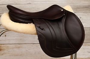 Stunning barely used 2016 17.5" CWD SE03 for sale! Full grippy calfskin!!