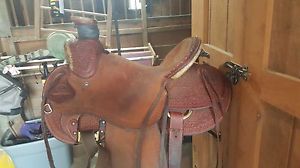 ROCKING T POST WADE RANCH ROPING SADDLE 15.5   PRICED TO SELL