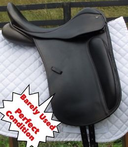 County Perfection dressage saddle 17
