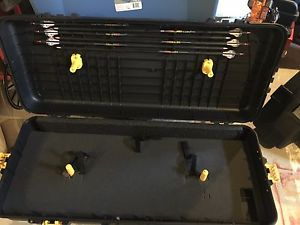 Hoyt Podium X 60lb weight and 28" draw with custom arrows, VT rest, and Case