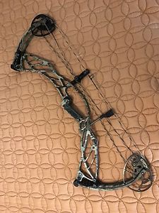 Hoyt Defiant Turbo 70lb Ridge Reaper 28 - 30in