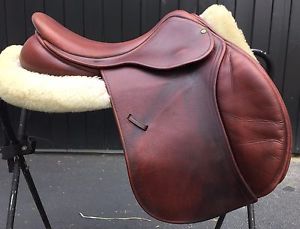 County Sensation Jump saddle