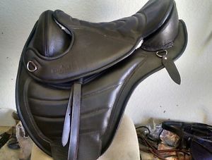 Barefoot Leather Treeless Saddle, Leathers and Pad