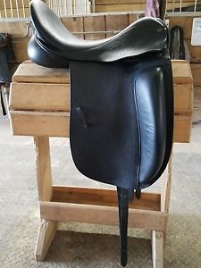 County Fusion dressage saddle 17.5" wide/extra - Wide tree