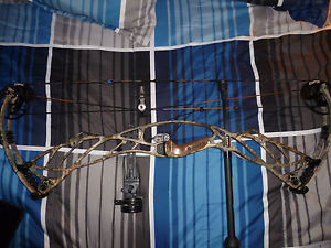 hoyt defiant compound bow RH27.5/60 ATA 34 immaculate like new