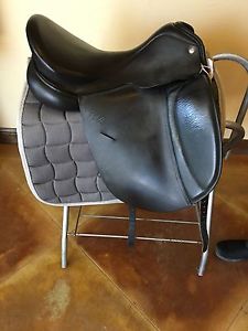 Custom Saddlery Steffan's Advantage 18.5"