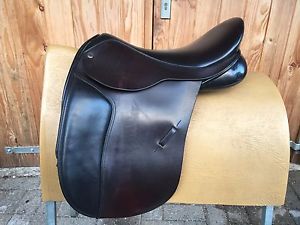 18 Black Country dressage saddle - brown