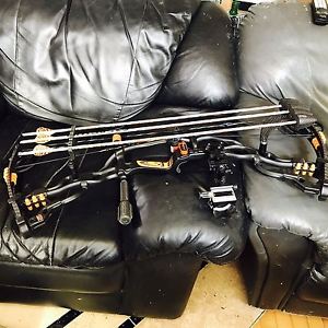 Hoyt Carbon Spyder Bow Loaded slightly used