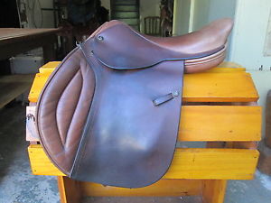 Used Frank Baines "The Victorian" Close Contact Jumping Saddle 15" / 15.5"