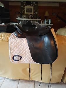 Ridgemount dressage saddle 18 mw