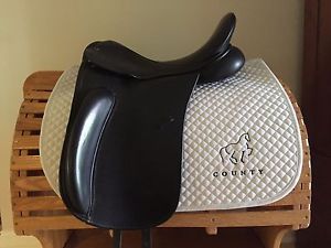 County Perfection Dressage Saddle 17.5, WXW, Long Flap