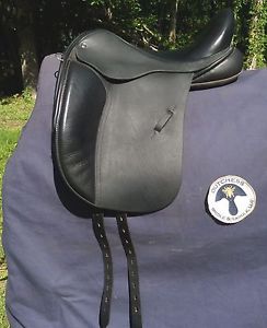 BLACK COUNTRY ELOQUENCE 17" MW DRESSAGE SADDLE 0540