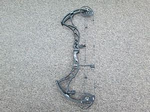 Bowtech Reign 6 Right Handed 24-30" 60-70 LB