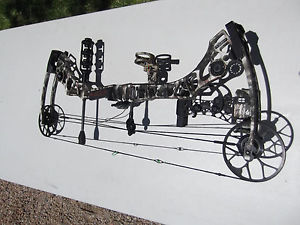 MATHEWS NO CAM HTX LOST CAMO 28" DRAW 70 LB RIGHT HANDED HUNTING BOW WITH EXTRAS