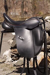 Gd condition: 17" MW Detente Argus dressage saddle, black with cognac pipping