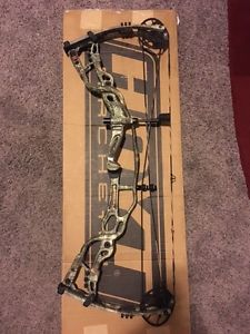 Hoyt Carbon Spyder 34 LH in Perfect Condition - Left Handed Bow - 29" DL 60-70lb