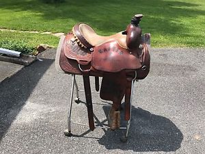 Used 15 in Cowboy Classic Saddlery Trophy Roping Saddle