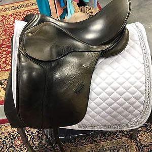 Schleese Dressage Saddle 17.5" Seat