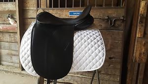 COUNTY COMPETITOR 2002 DRESSAGE SADDLE 18W 18 WIDE