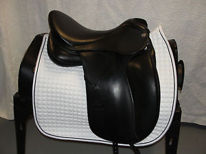 2016 Sommer Somero Dressage saddle 17.5" medium width