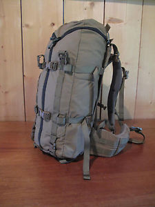 Mystery Ranch NICE Longbow. Meduim Torso, Small belt Coyote Excellent, USA made