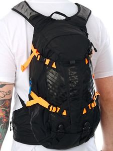 Camelbak Trinksystem mit eingebautem Rückenschutz 2017 K.U.D.U 18 - 3 Litre Schw
