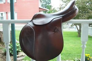 16.5 inch English jump saddle - WIDE