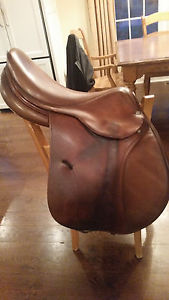Antares Jumping Saddle 17"