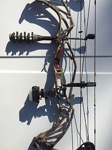 2017 HOYT PRO DEFIANT 34 RH 60-70 Draw Weight 27-29 Draw Length 2 CAM NEW
