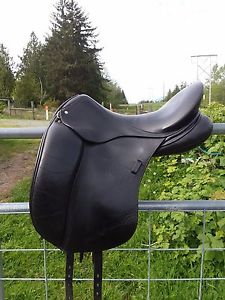 18" Schleese Wave Dressage Saddle