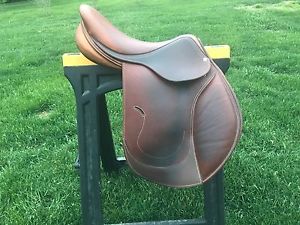Antares Saddle - 17"- 2015 Excellent Condition