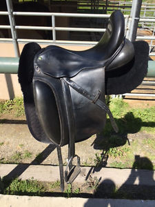 Cardanel dressage saddle 17.5 seat wide and short flaps