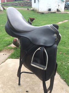 Kieffer Wien 17" Dressage Saddle Medium Tree