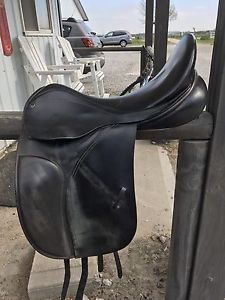 19" County Competitor Dressage Saddle