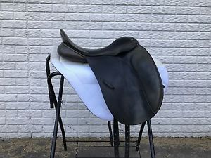 *FREE SHIPPING* County Competitor 2000 Dressage Saddle - 17.5" Wide