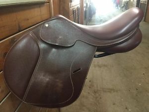 16.5 collegiate adjustable close contact saddle